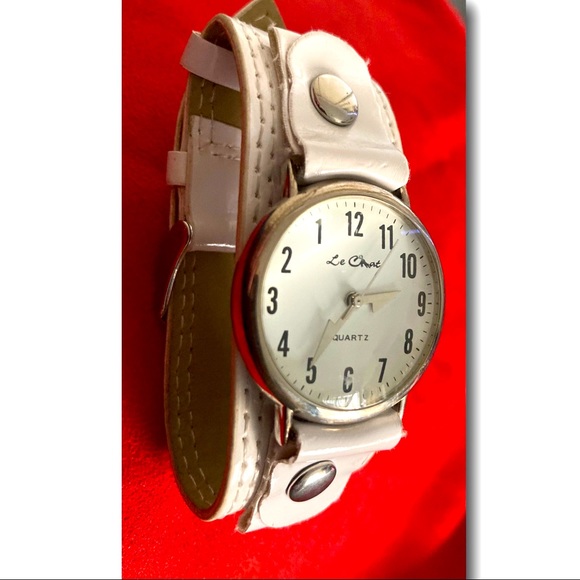 BACKWARDS LE CHAT WRISTWATCH : FOR TIME TRAVELERS AND LEFT-HANDED PEOPLE - Picture 2 of 4